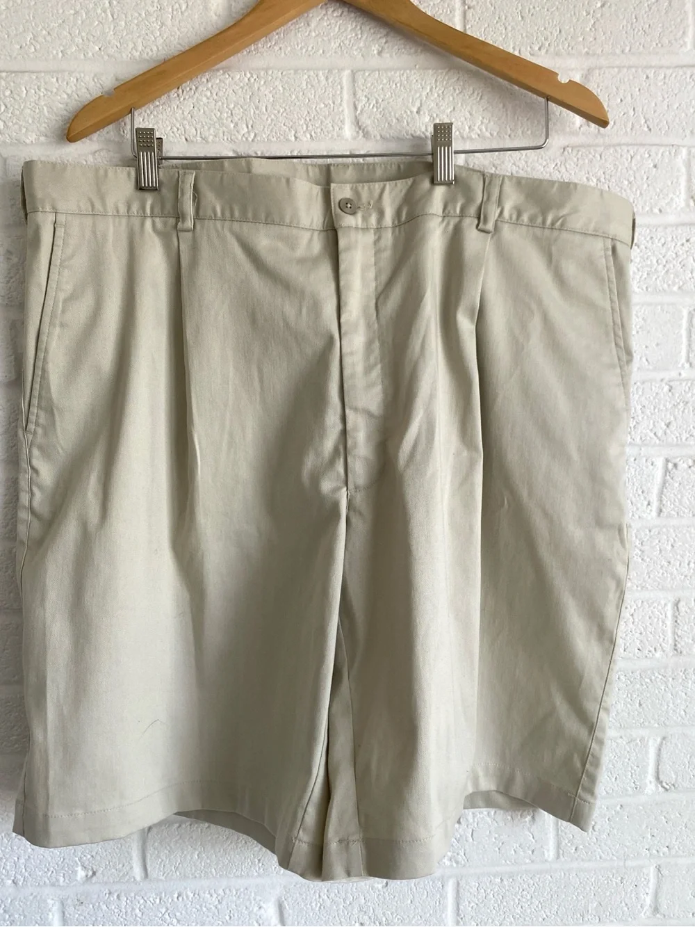 Nike Golf Pleated Flat Front Shorts Beige Khaki Chino Mens Size 42 Classic